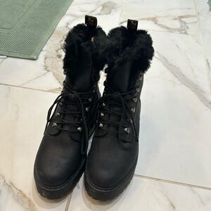 Black Dr. Martens Airware Fleece Lined Platform Boots. Size 7.